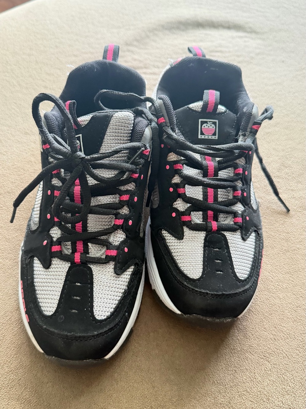 Apple Women's Black, Gray & Pink Athletic Sneaker size 5 - Picture 6 of 9
